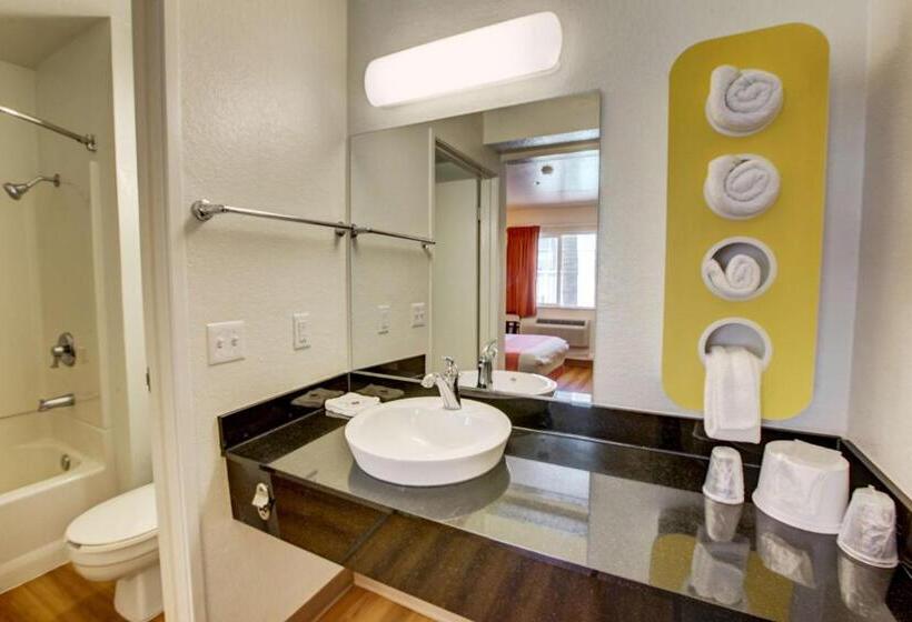 디럭스 4인 룸, Motel 6westminster, Ca  North