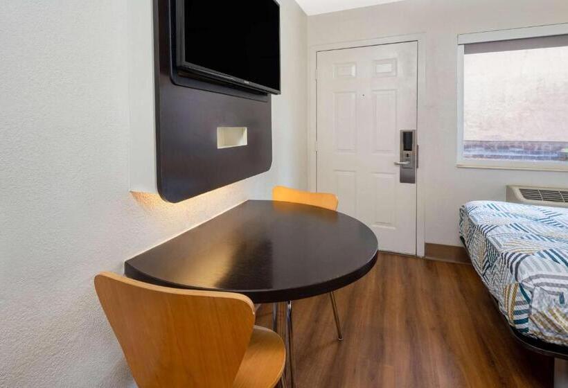 Номер Стандарт Адаптированный для Инвалидов, Motel 6 Santa Barbara, Ca   State Street