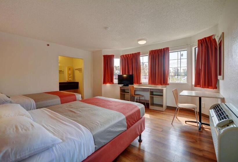 장애인을 위한 스탠다드 룸, Motel 6wethersfield, Ct  Hartford