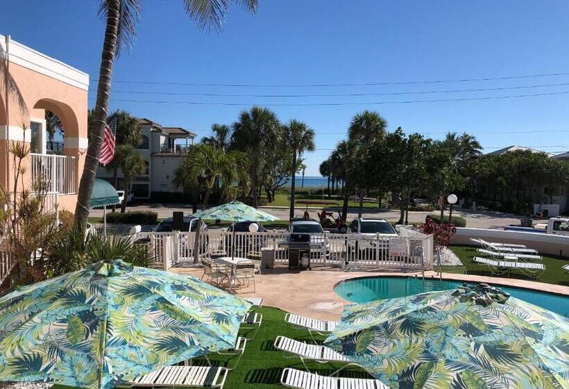 מיטת קינג בסוויטה, Coral Key Inn