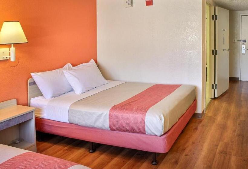 장애인을 위한 스탠다드 룸, Motel 6 San Simeon, Ca  Hearst Castle Area