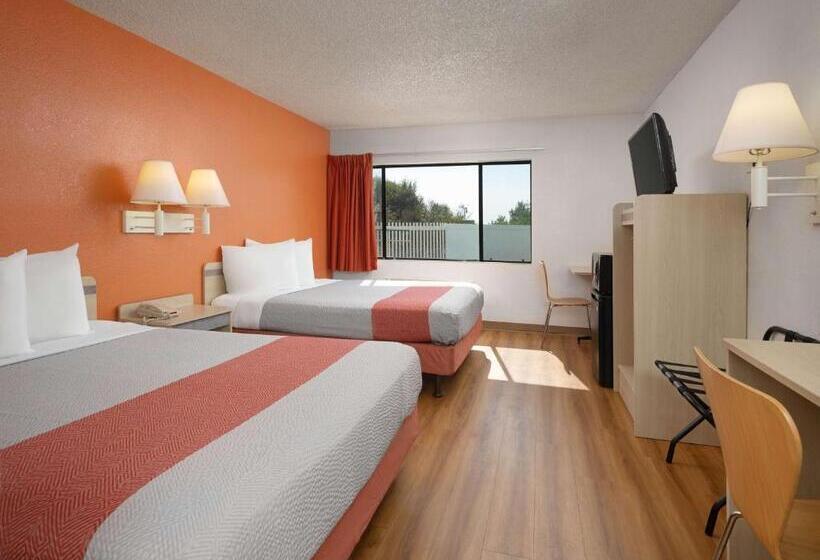장애인을 위한 스탠다드 룸, Motel 6 San Simeon, Ca  Hearst Castle Area