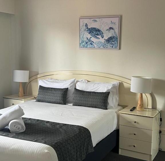 Апартаменты 2 Спальни, White Crest Apartments