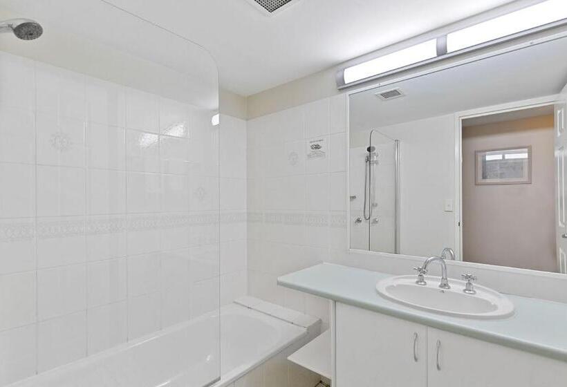 Апартаменты 2 Спальни, White Crest Apartments