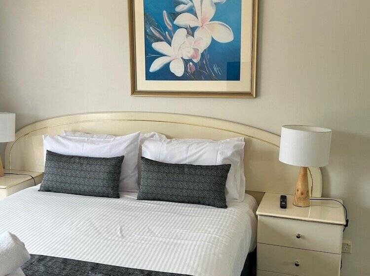 Апартаменты 2 Спальни, White Crest Apartments