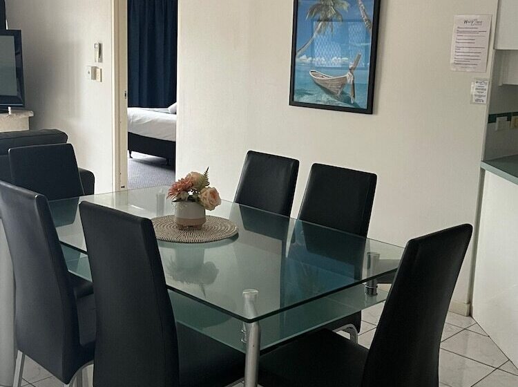 Апартаменты 2 Спальни, White Crest Apartments