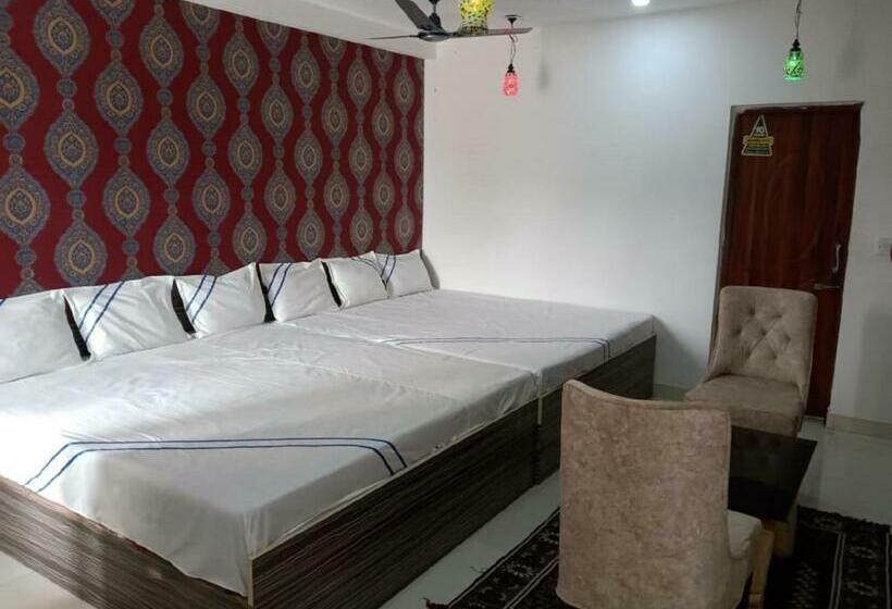 غرفة ديلوكس رباعية, Staymaker Gharana Resort