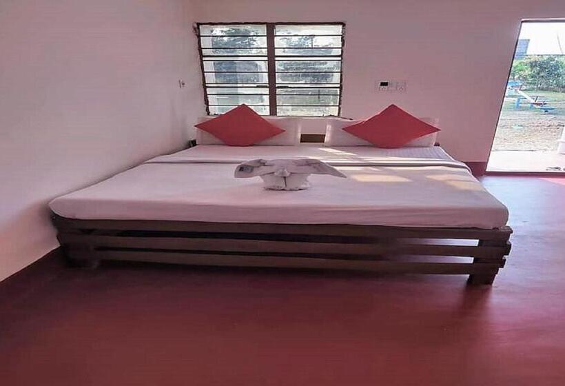 غرفة إقتصادية, Staymaker Gharana Resort