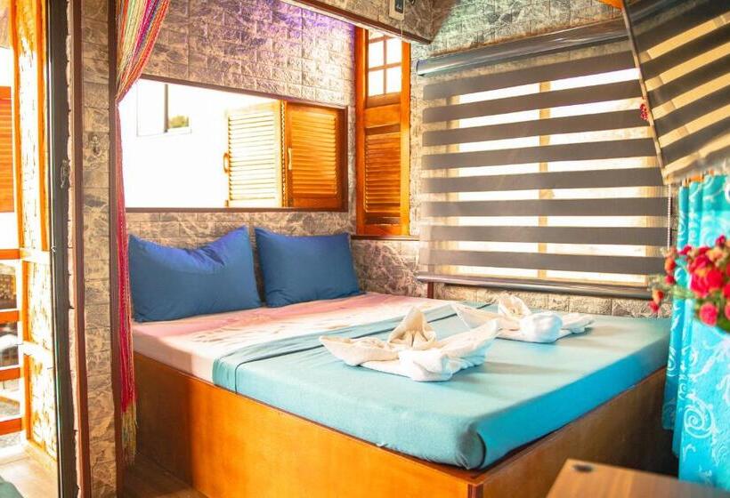 Четырехместный Номер Economy, Blue Moon Inn