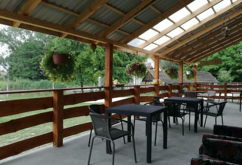 Дом 3 Спальни, Agrowczasy Nad Stawem