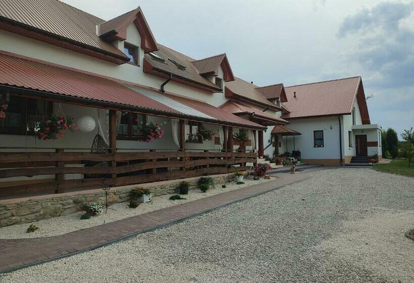Дом 3 Спальни, Agrowczasy Nad Stawem
