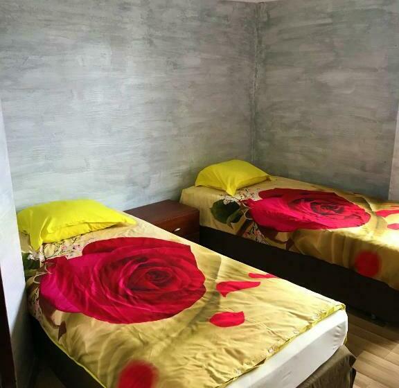 اتاق استاندارد با سرویس بهداشتی مشترک, Hostel Radom