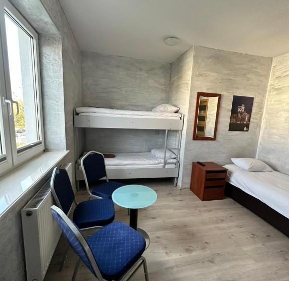 اتاق چهار تخته با دستشویی مشترک, Hostel Radom