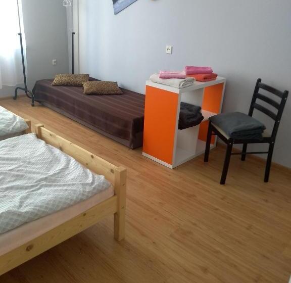 Студия Стандарт, Hostel Staromiejski