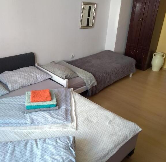 Студия Стандарт, Hostel Staromiejski