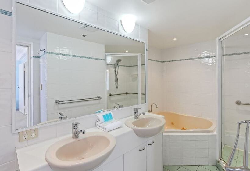 Апартаменты 3 Спальни Вид на Море, Boulevard North Holiday Apartments
