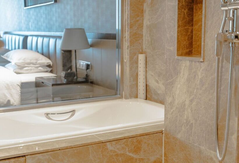 Номер Стандарт 2 Двуспальные Кровати, Four Points By Sheraton Qingdao, West Coast