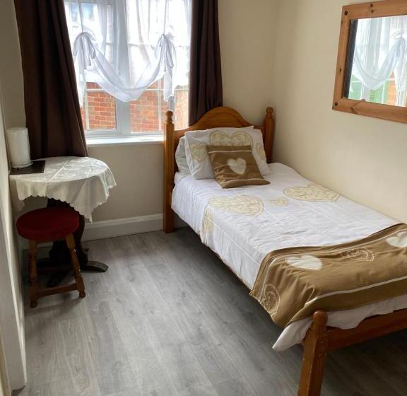 Номер Стандарт Индивидуальный, Clarendon Lodge   Accommodation Only