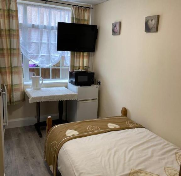 Номер Стандарт Индивидуальный, Clarendon Lodge   Accommodation Only
