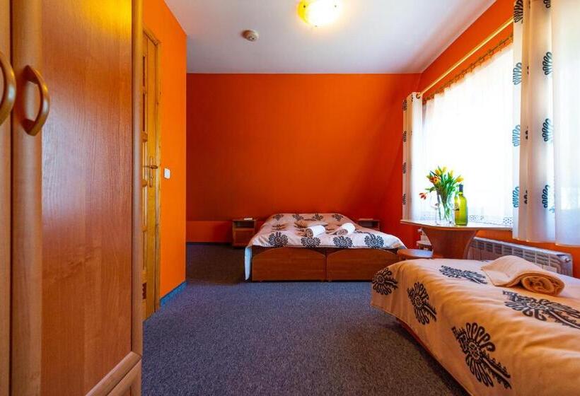 Четырехместный Номер Стандарт, Apartamenty I Pokoje W Willi Na Ubocy