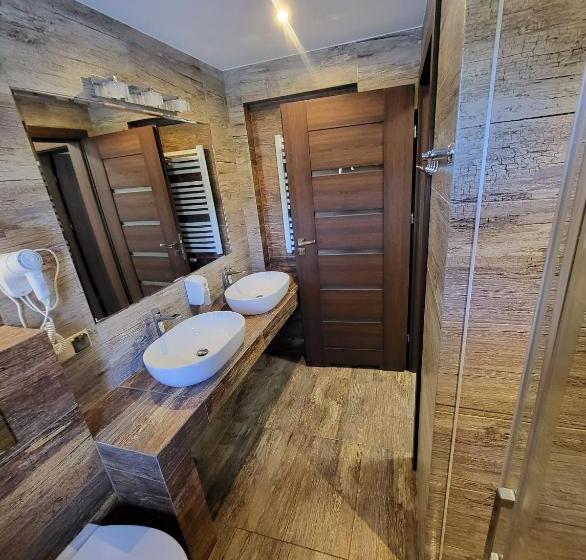 Люкс Повышенной Комфортности, Apartamenty I Pokoje W Willi Na Ubocy