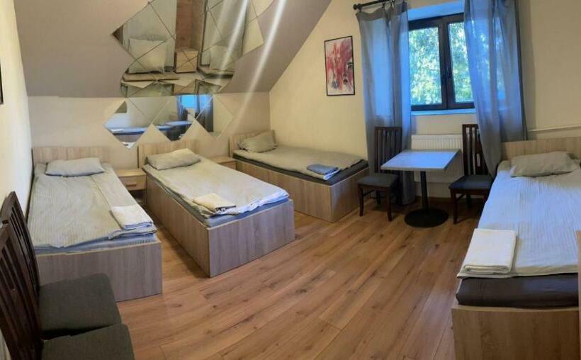 Quarto Quádruplo Estandar, Zajazd Leśny Zakątek Dawniej Zajazd Don Kichot