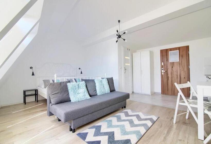 استودیوی استاندارد, Apartments In   Plater