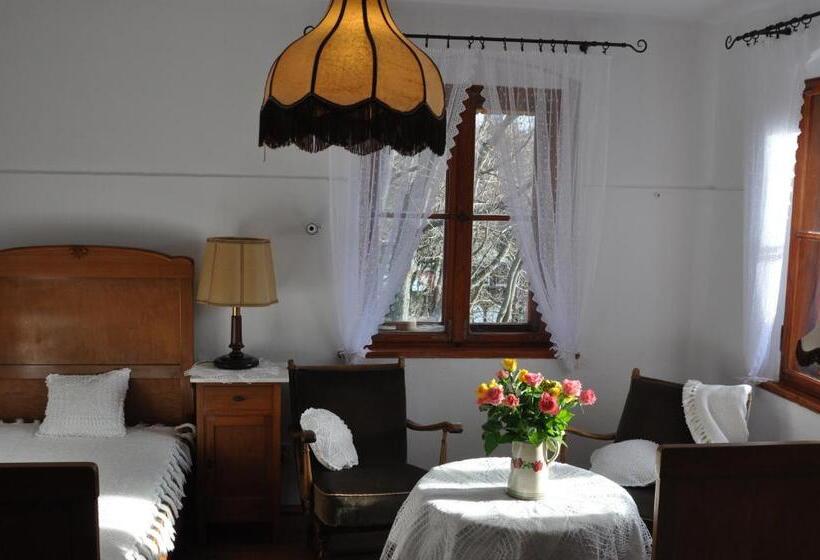 اتاق استاندارد چهار تخته, Villa Nostalgia