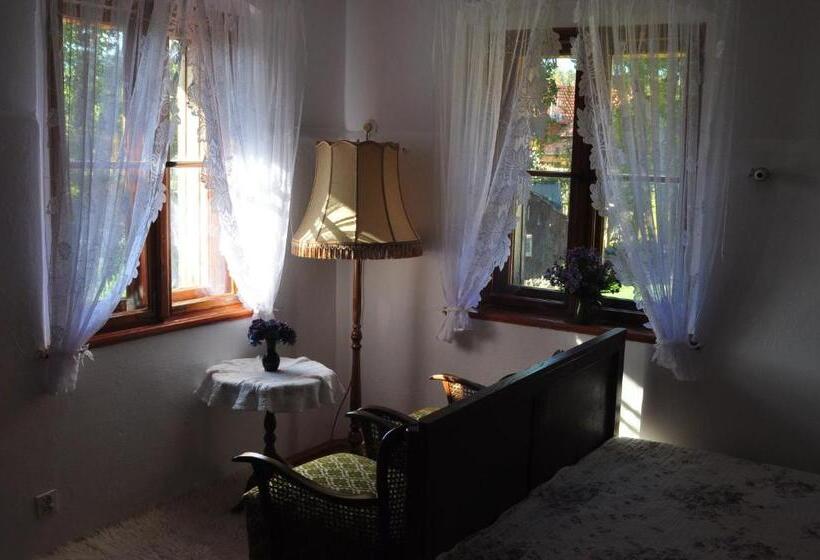 اتاق استاندارد چهار تخته, Villa Nostalgia
