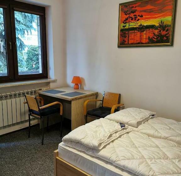 Кровать в Общей Комнате, For Rest Hostel
