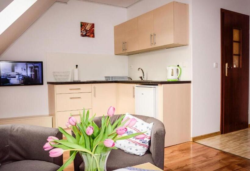 استودیوی استاندارد, Dom Na Klonowym Wzgórzu