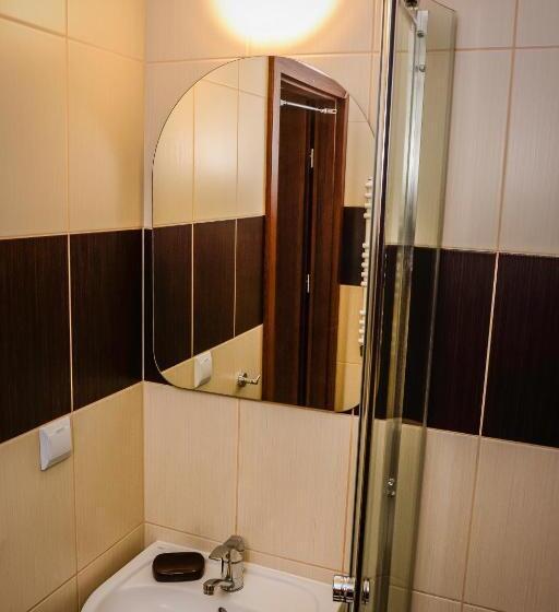 استودیو خانوادگی, Dom Na Klonowym Wzgórzu