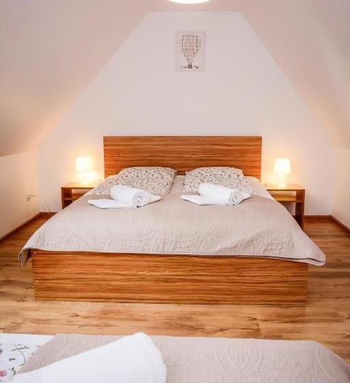 استودیو خانوادگی, Dom Na Klonowym Wzgórzu