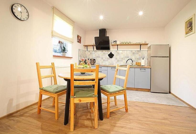 آپارتمان 2 خوابه, Dom Na Klonowym Wzgórzu