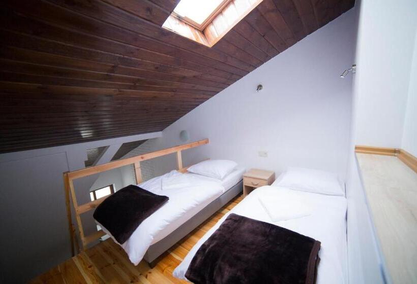 اتاق استاندارد با چشم‌انداز شهر, Operahostel