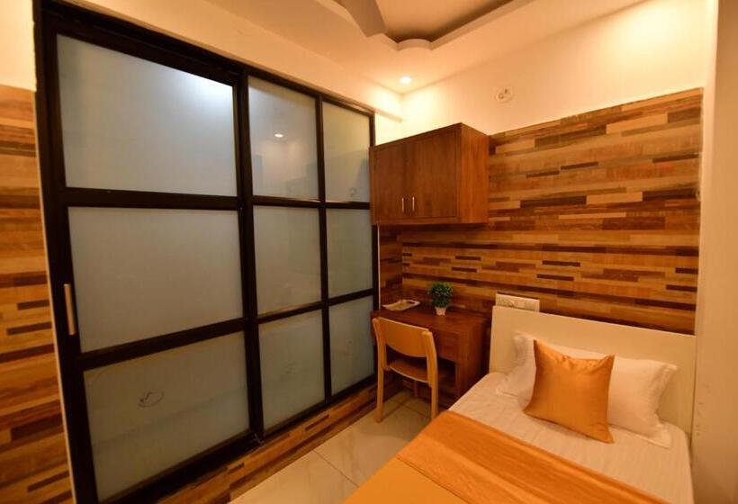 标准三人间, Surya Lodge