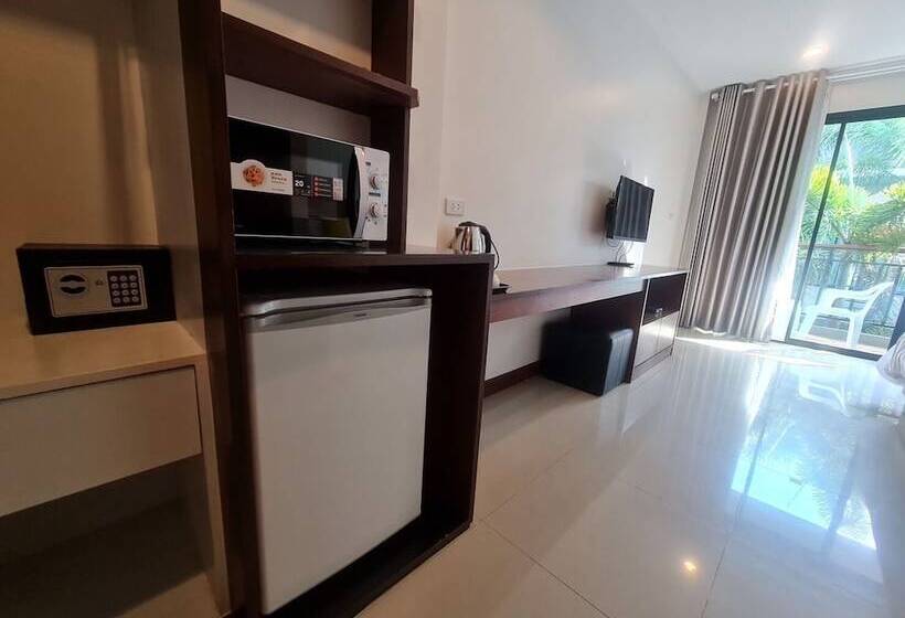 اتاق سوپریور با چشم‌انداز استخر, Diana Pool Access Phuket