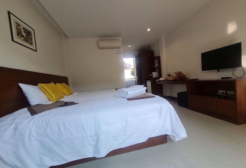 اتاق سوپریور با چشم‌انداز استخر, Diana Pool Access Phuket