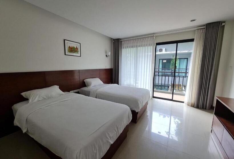 اتاق سوپریور با چشم‌انداز استخر, Diana Pool Access Phuket