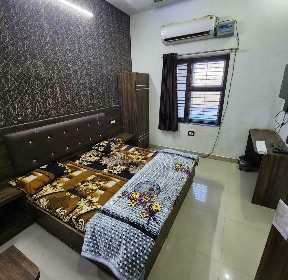 标准间, Pop 80681b   City Palace