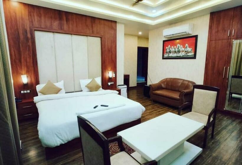 اتاق لوکس با تخت بزرگ, V Square Airport