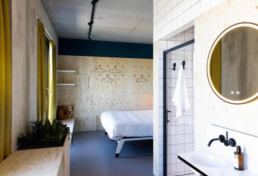 스탠다드 룸 킹사이즈 침대, Moloko  Just A Room  Sleep&shower Digital Key By Sms