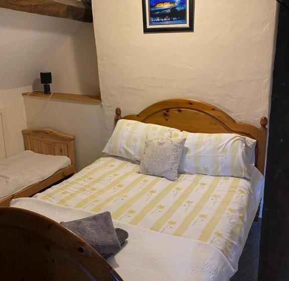 스탠다드 스튜디오, The Crown Inn Longtown