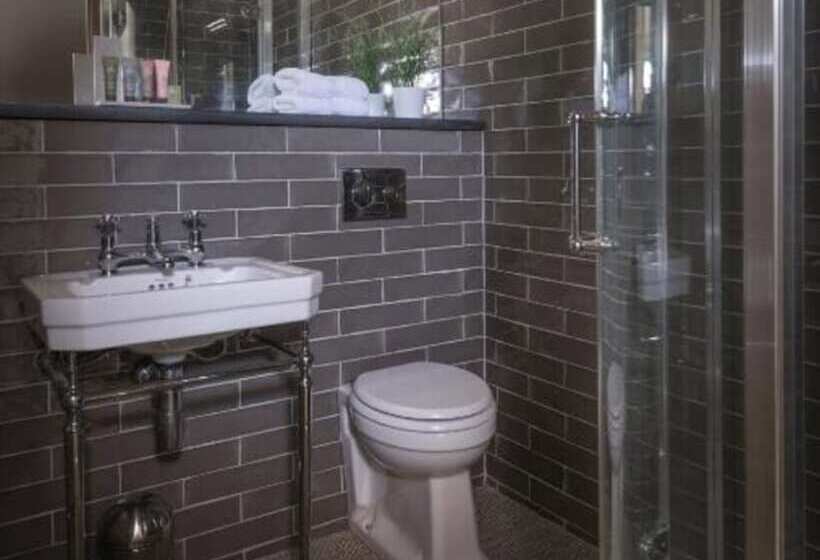 Номер Стандарт, Harper S Steakhouse With Rooms, Haslemere