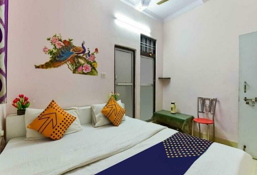 اتاق کلاسیک سه تخته, Flagship Stay Inn