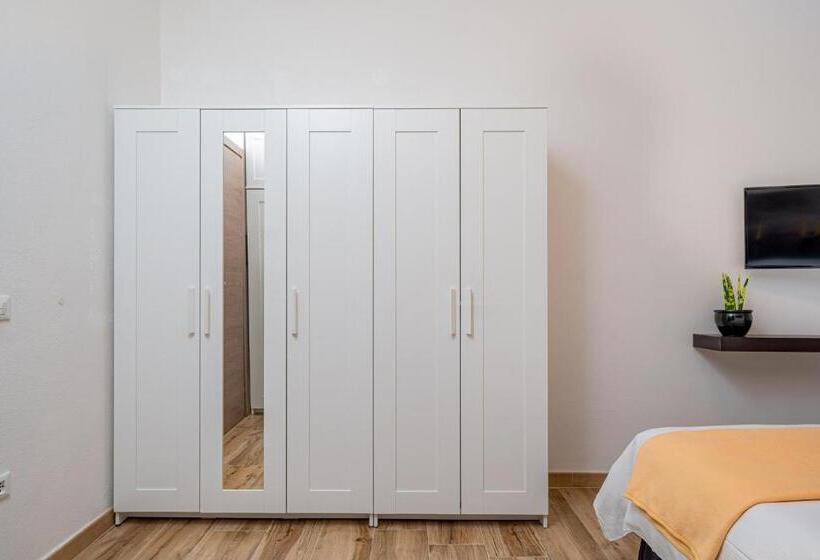 Escritório Estándar, Residenze Asproni Serviced Apartments