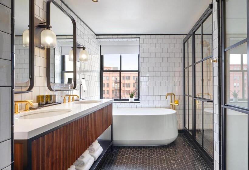 Люкс Deluxe Кровать Кинг, 21c Museum Hotel St Louis