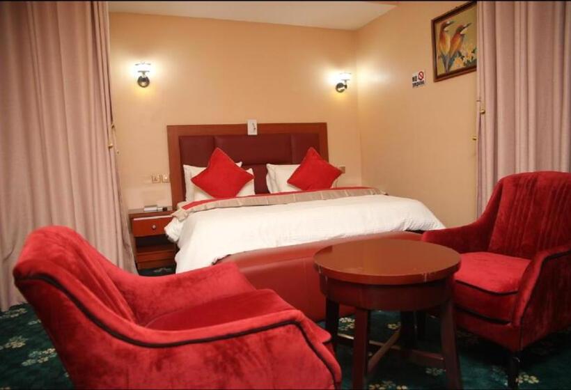سوییت سوپریور, Villa Hilton Hotels