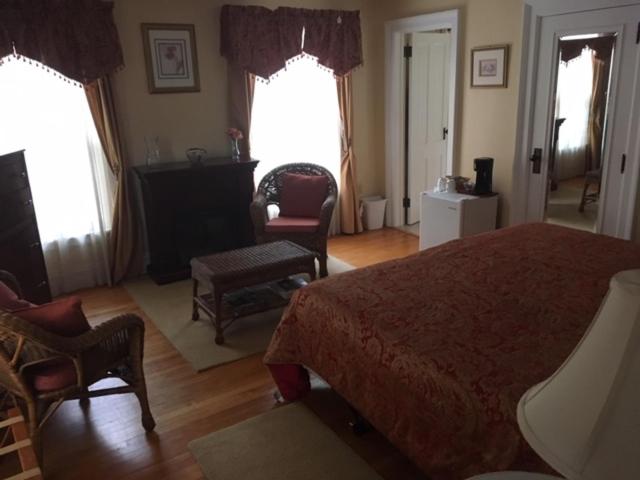 스탠다드 룸 킹사이즈 침대, Four Creeks Bed&breakfast