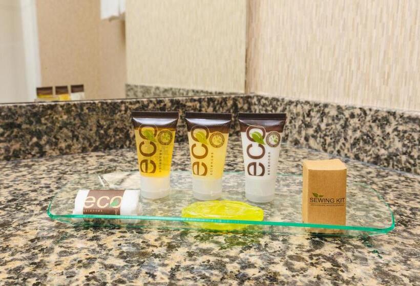 Люкс Кровать Кинг, Redwood Inn & Suites